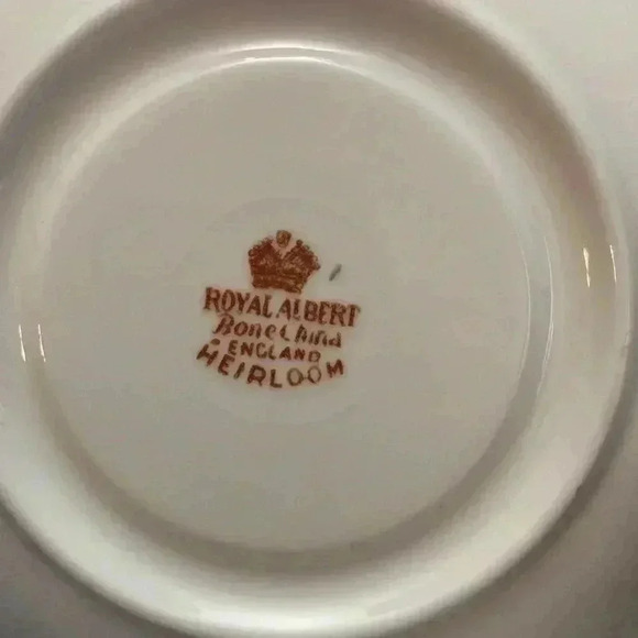 Royal Albert Heirloom Footed Cup &
Saucer england - Picture 5 of 16